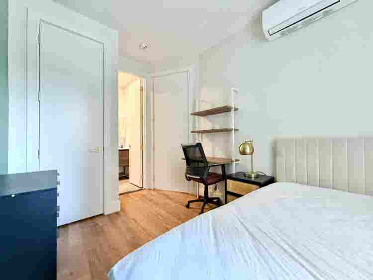 Kent Ave – 802 w/private bathroom