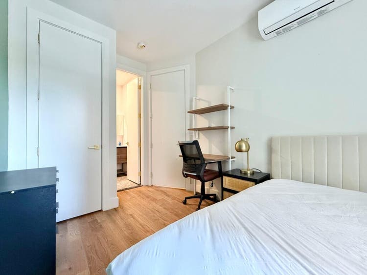 Kent Ave – 802 w/private bathroom