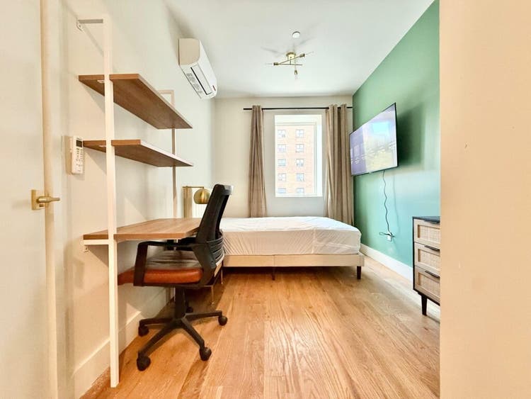 Kent Ave – 802 w/private bathroom
