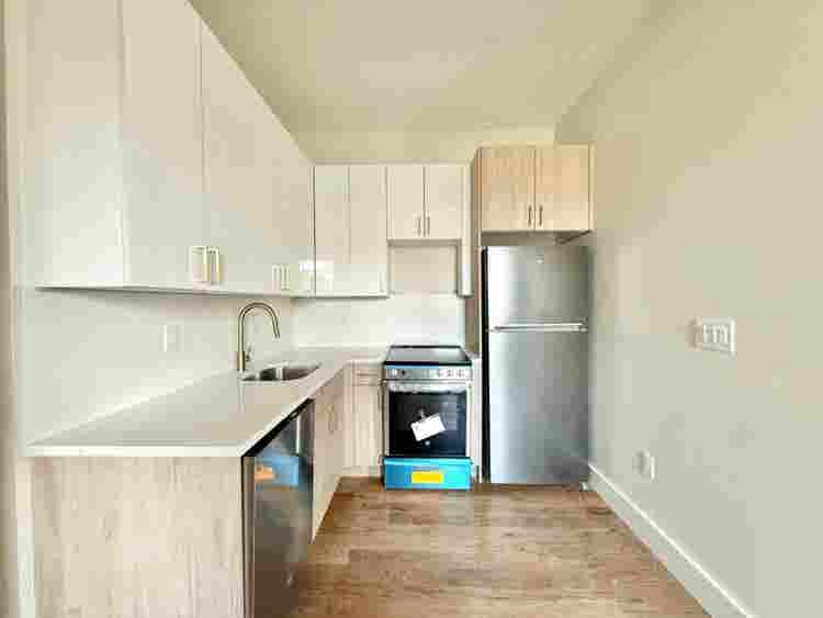 Kent Ave – 802 w/private bathroom