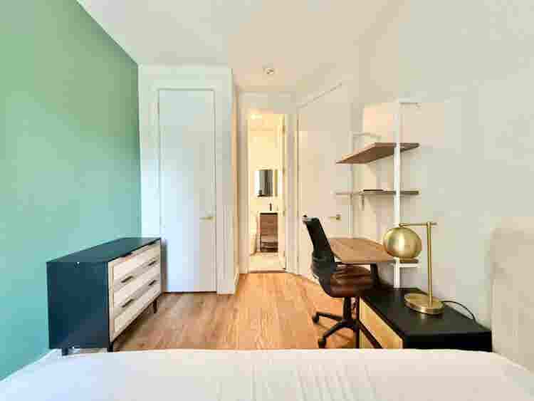 Kent Ave – 802 w/private bathroom