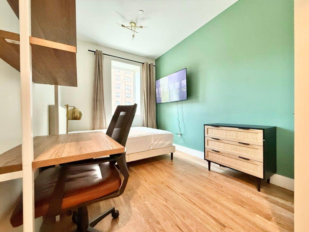 Kent Ave – 802 w/private bathroom