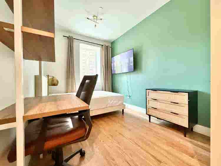Kent Ave – 802 w/private bathroom