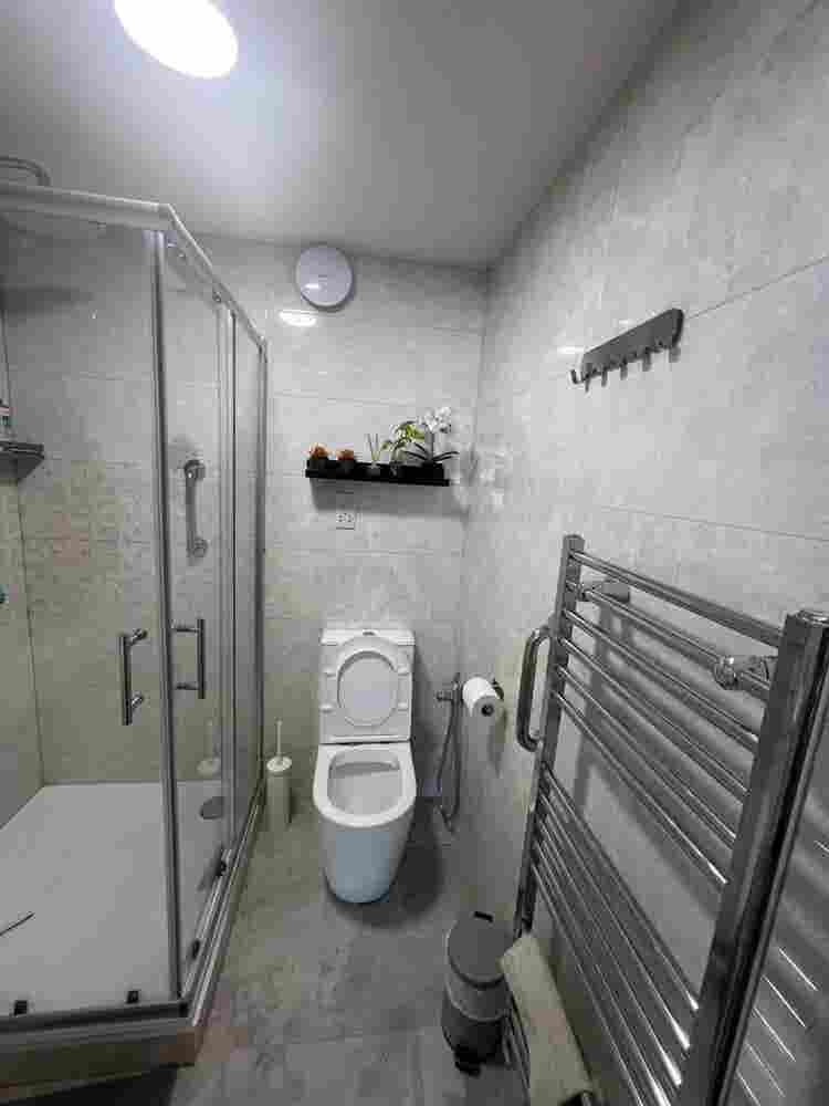Modern studio in South Croydon