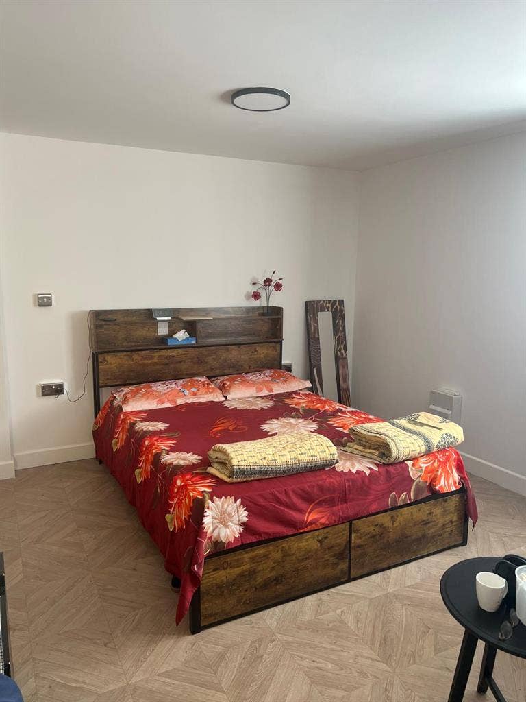 Modern studio in South Croydon