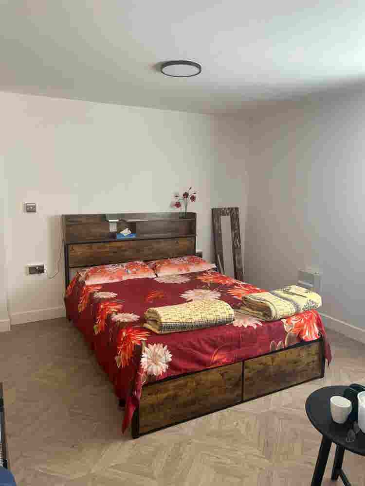 Modern studio in South Croydon