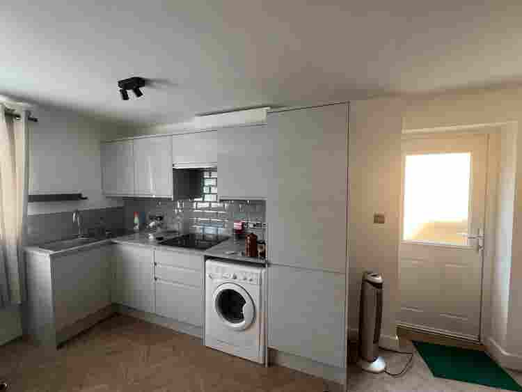 Modern studio in South Croydon