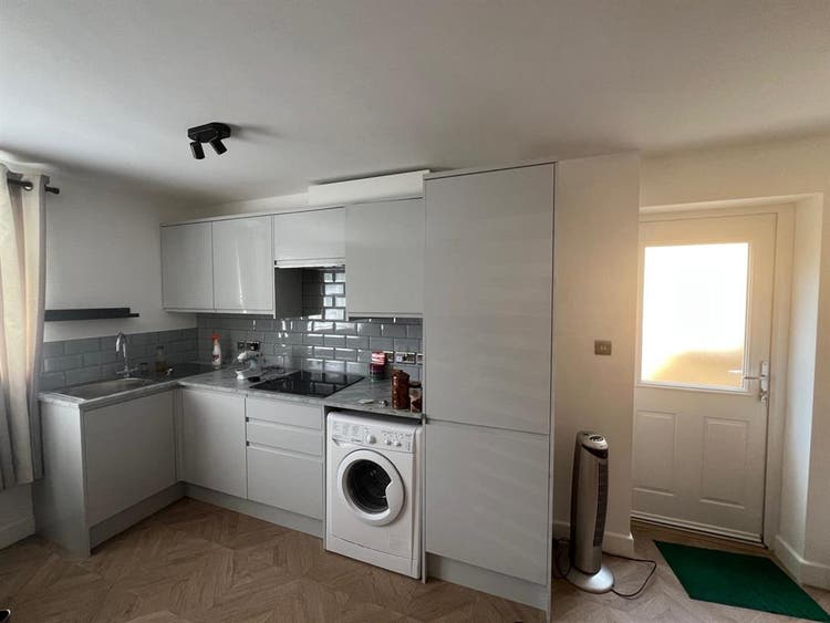 Modern studio in South Croydon