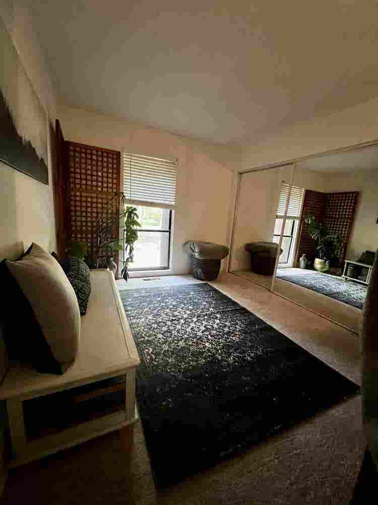 Looking for two roommate!