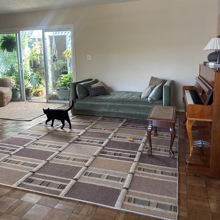 1 room
avail OCT 1st
