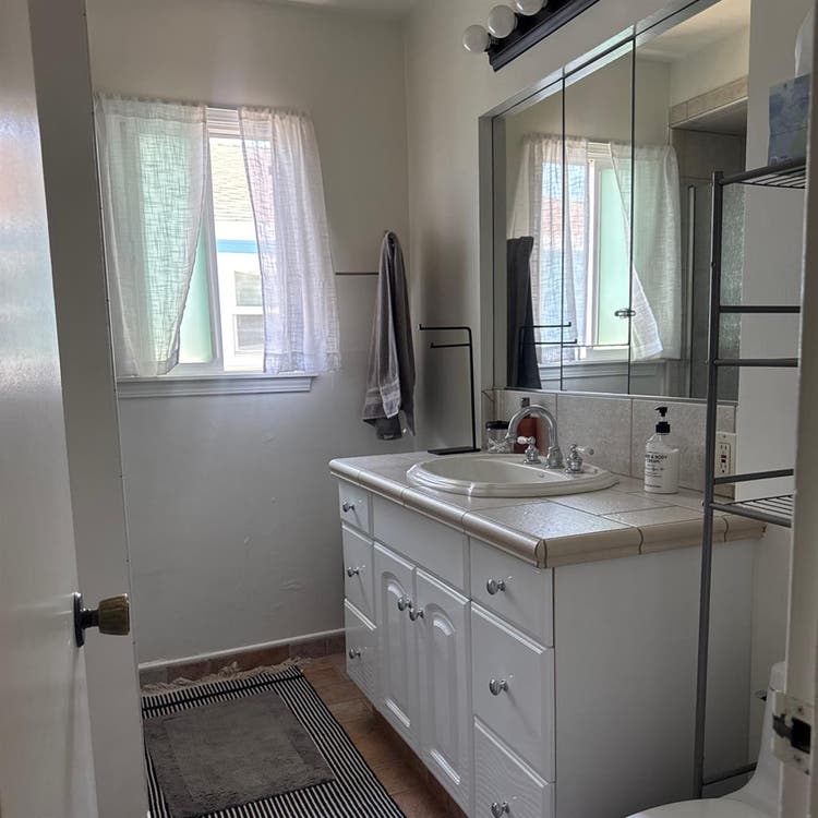 1 room
avail OCT 1st