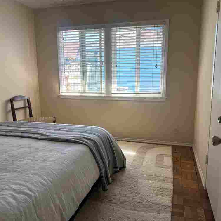 1 room 
avail OCT 1st