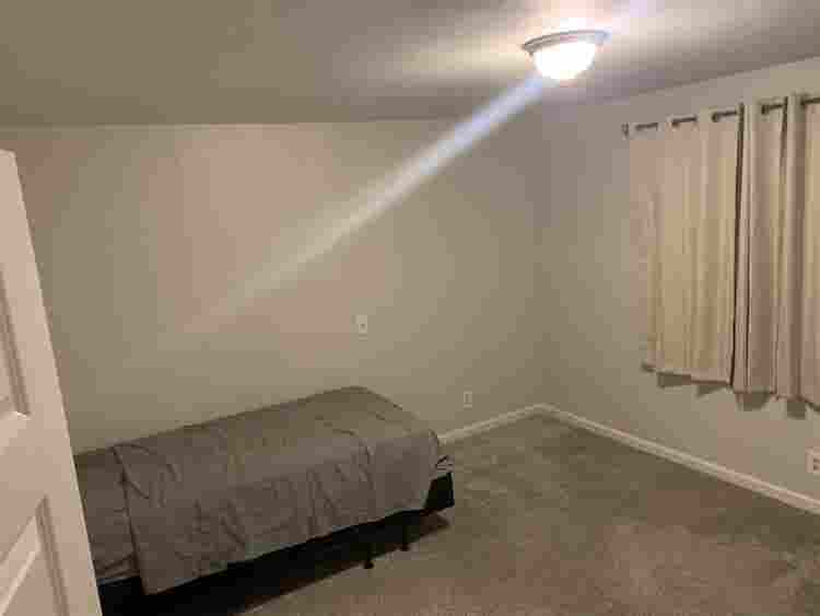 🏡 Room for Rent – Oceanside, CA