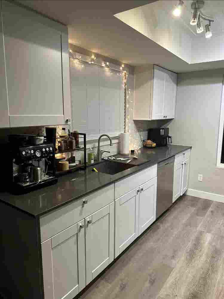 New Listing ROOM FOR RENT