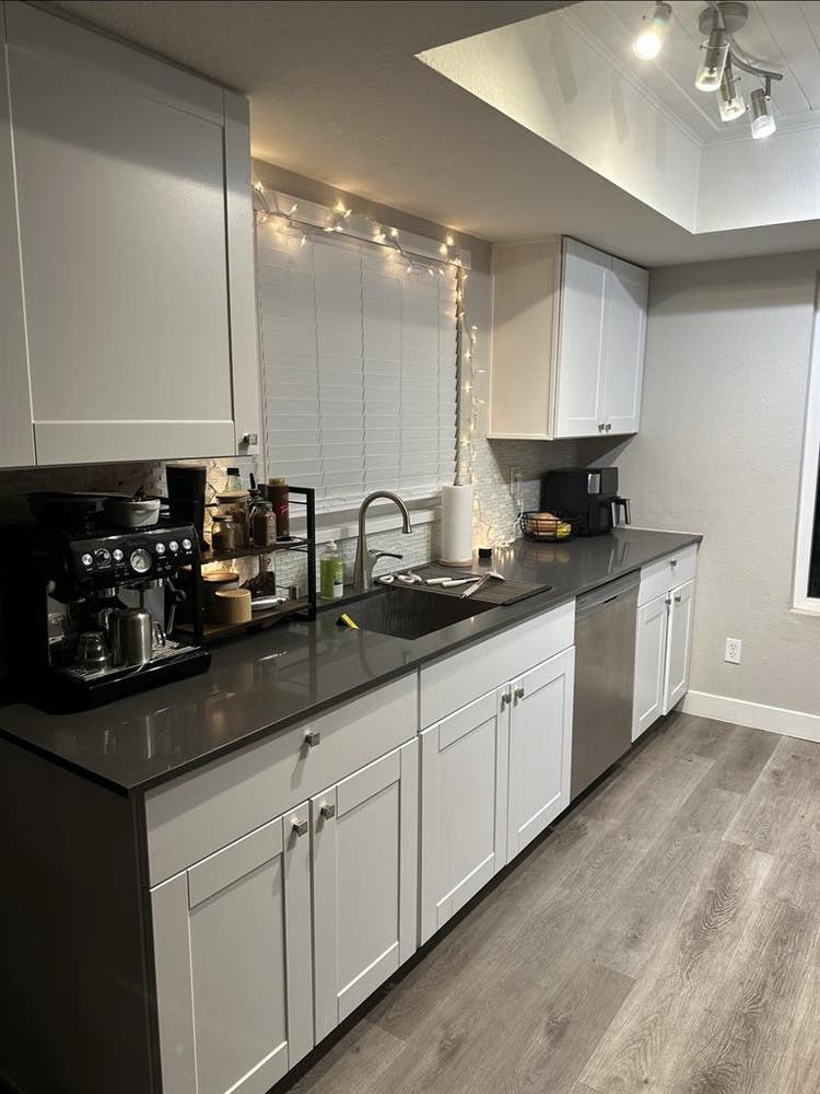 New Listing ROOM FOR RENT
