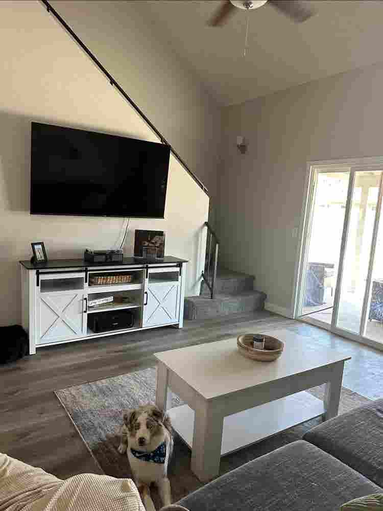 New Listing ROOM FOR RENT