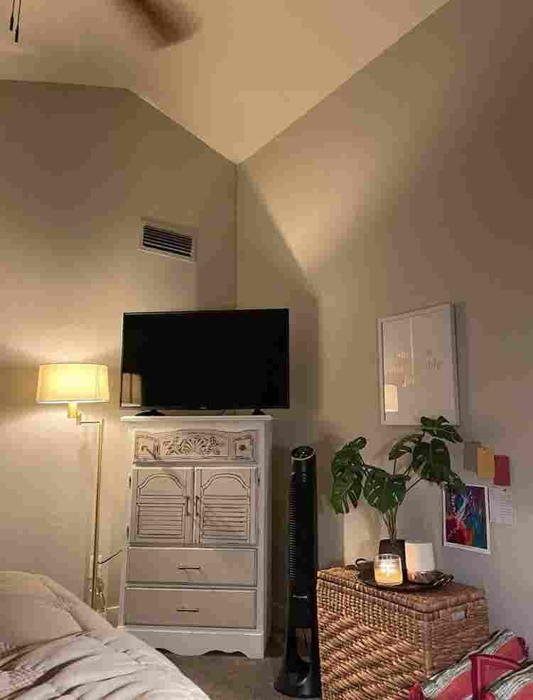 New Listing ROOM FOR RENT