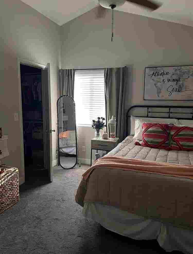 New Listing ROOM FOR RENT