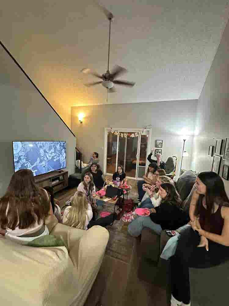 New Listing ROOM FOR RENT