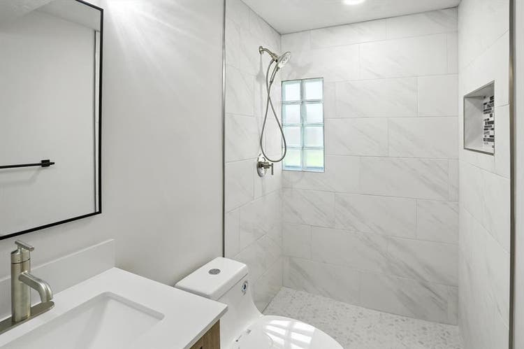 Multiple Rooms Open - Home in Sandy