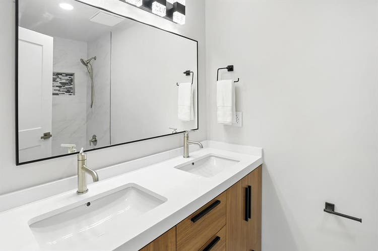 Multiple Rooms Open - Home in Sandy