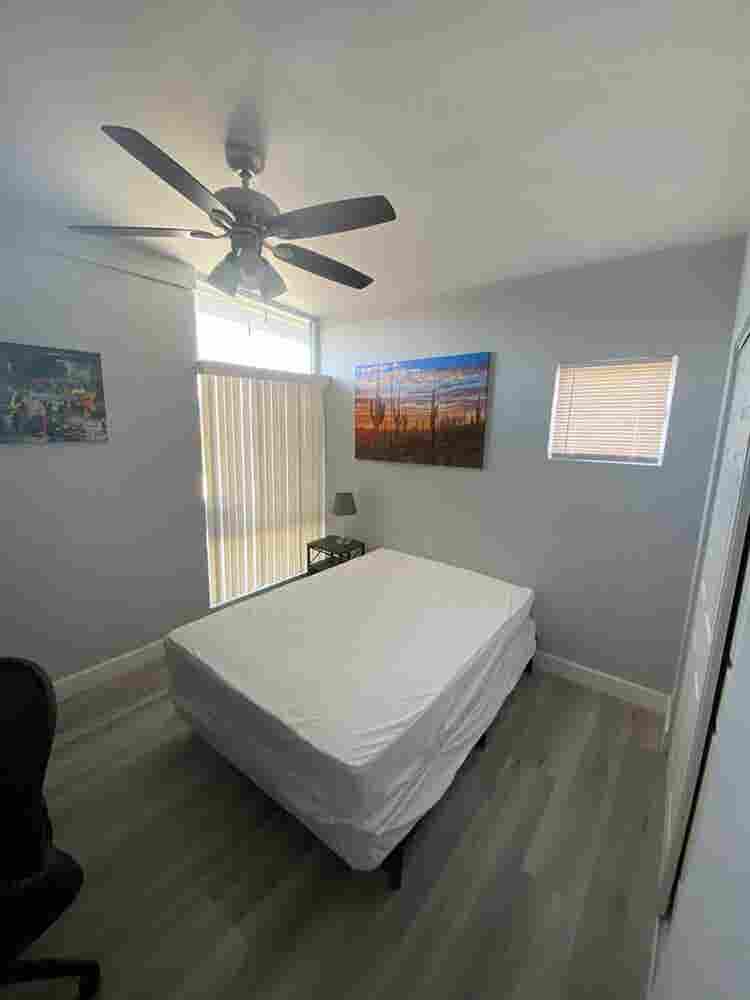 Modern & newly-renovated ROOM