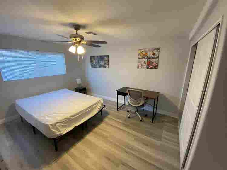 Modern & newly-renovated ROOM