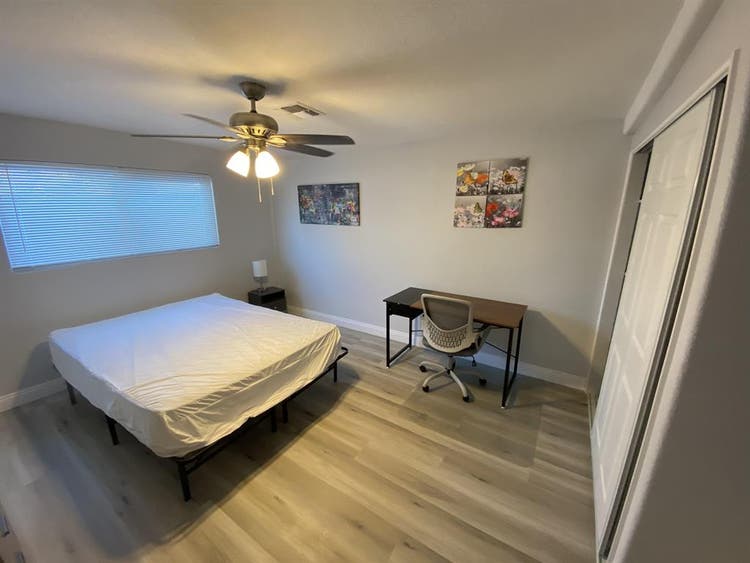 Modern & newly-renovated ROOM