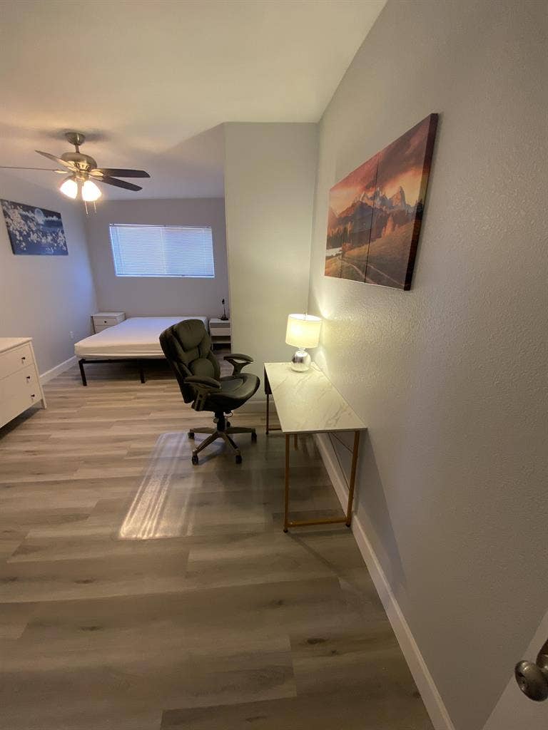 Modern & newly-renovated ROOM