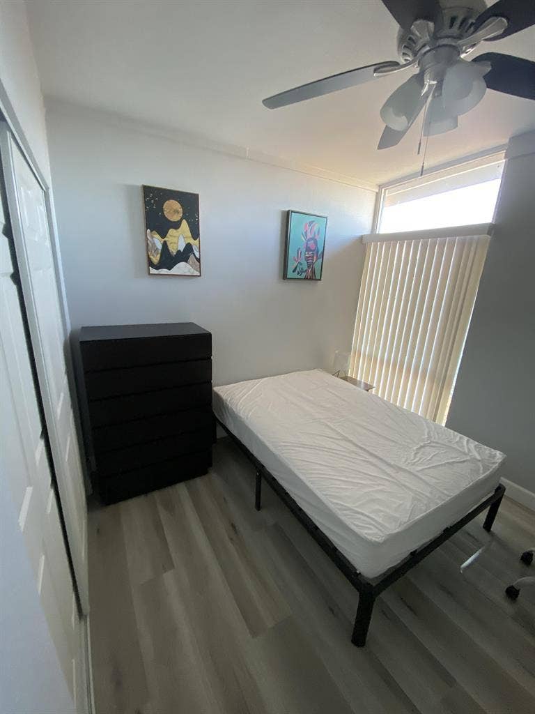 Modern & newly-renovated ROOM