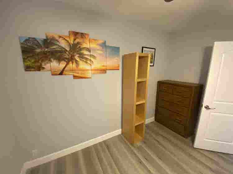 Modern & newly-renovated ROOM