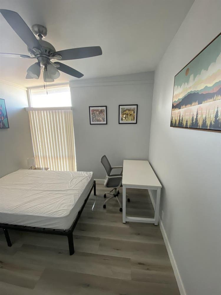 Modern & newly-renovated ROOM