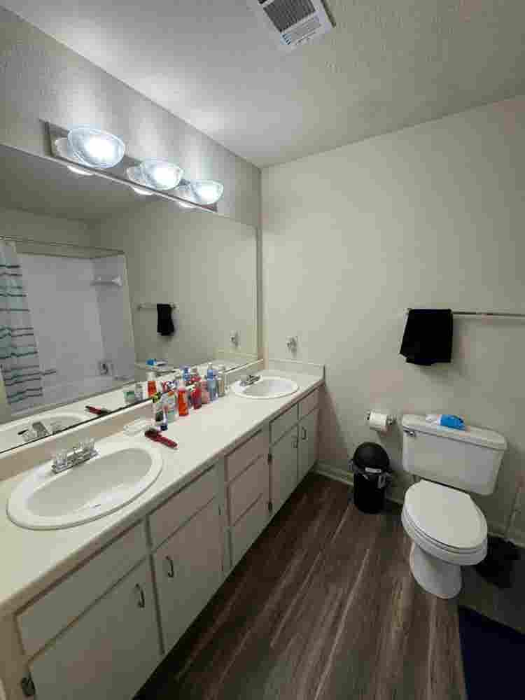 Lease Takeover 
bathrooms