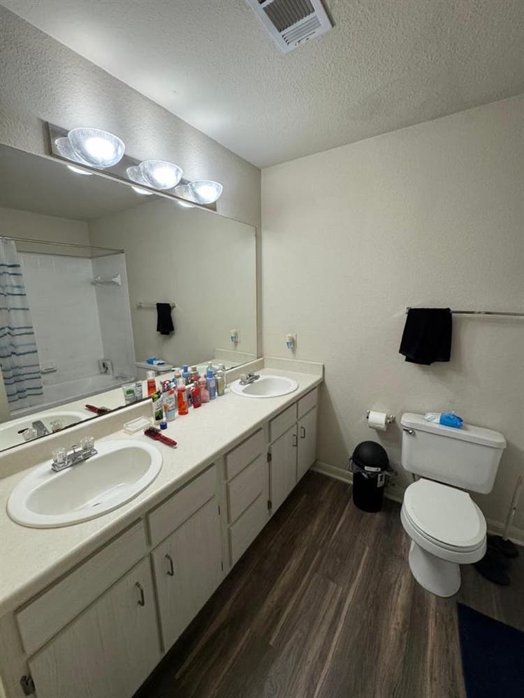 Lease Takeover 
bathrooms