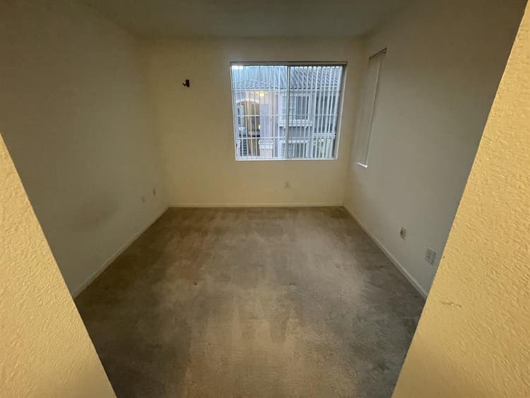 Clean & responsible roommate wanted