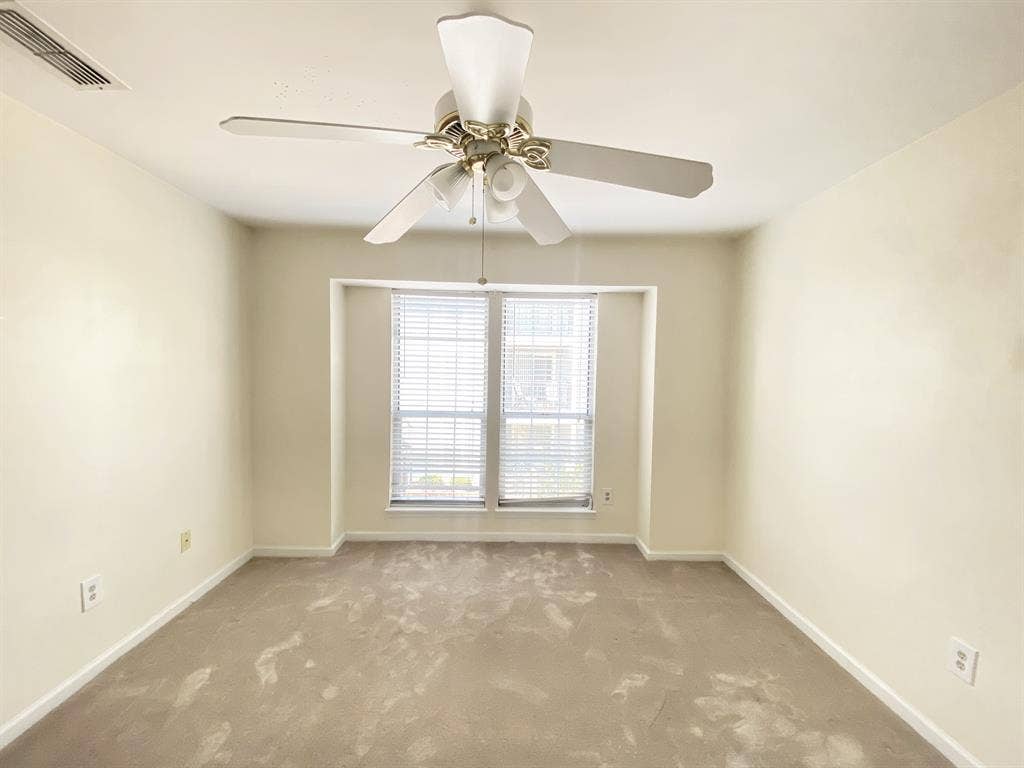 Private Room/with private bathroom