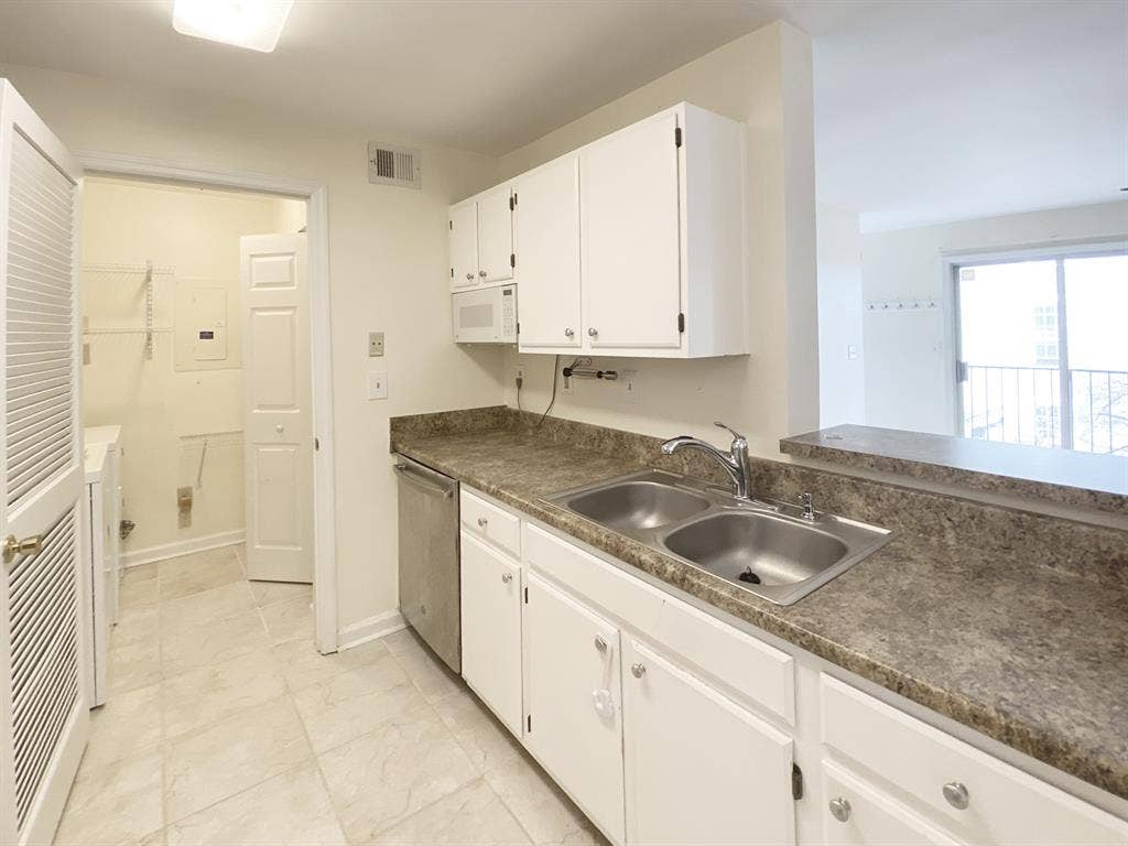 Private Room/with private bathroom