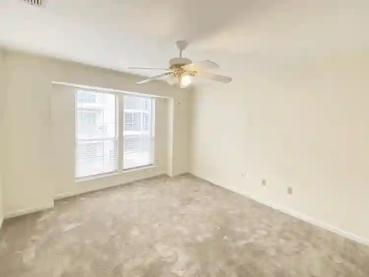 Private Room/with private bathroom