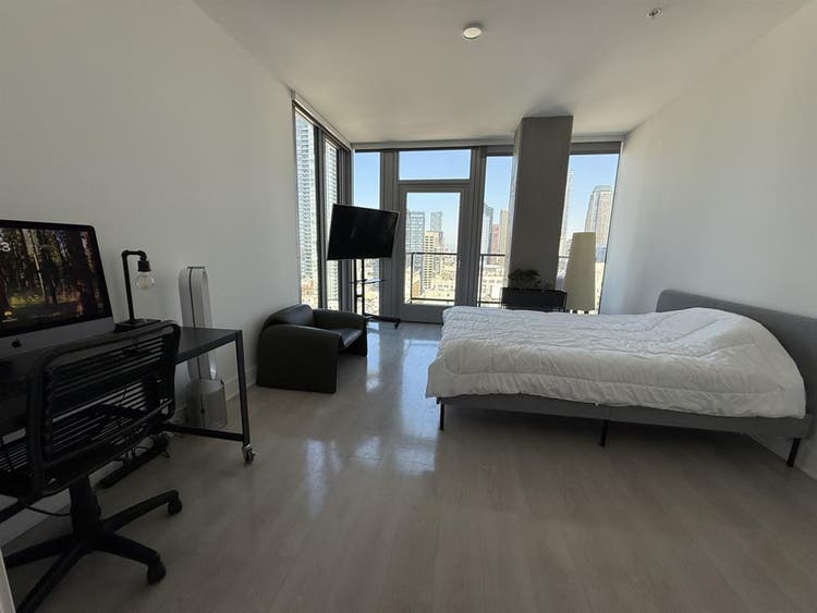 Master bedroom in penthouse Dtla