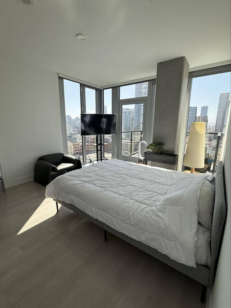 Master bedroom in penthouse Dtla