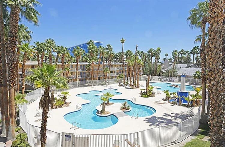 Room for Rent (Amazing Location)