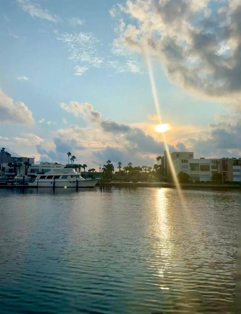 Luxury 2nd floor Waterfront Condo!