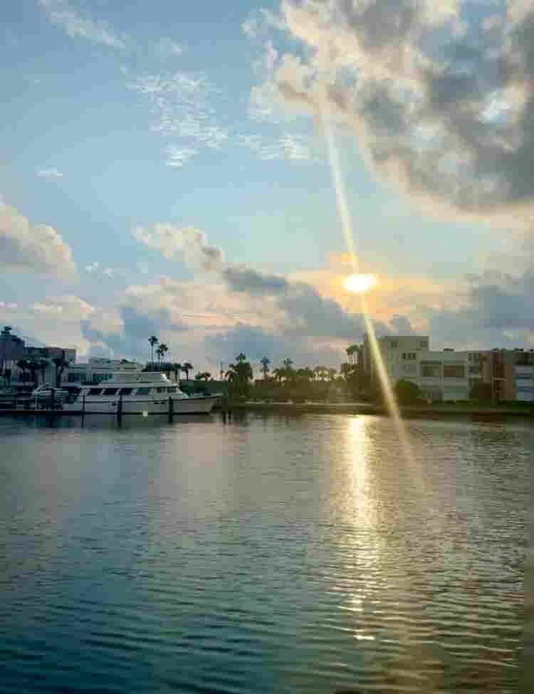 Luxury 2nd floor Waterfront Condo!