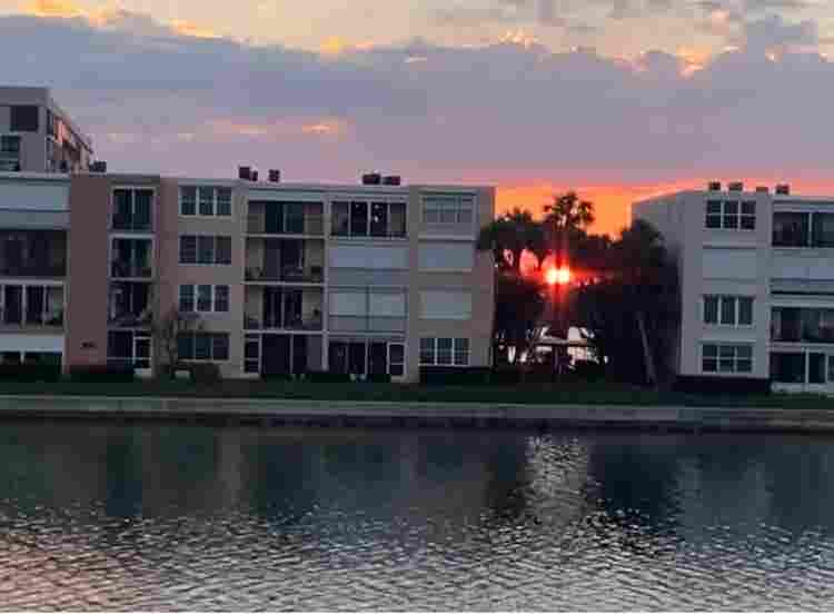 Luxury 2nd floor Waterfront Condo!