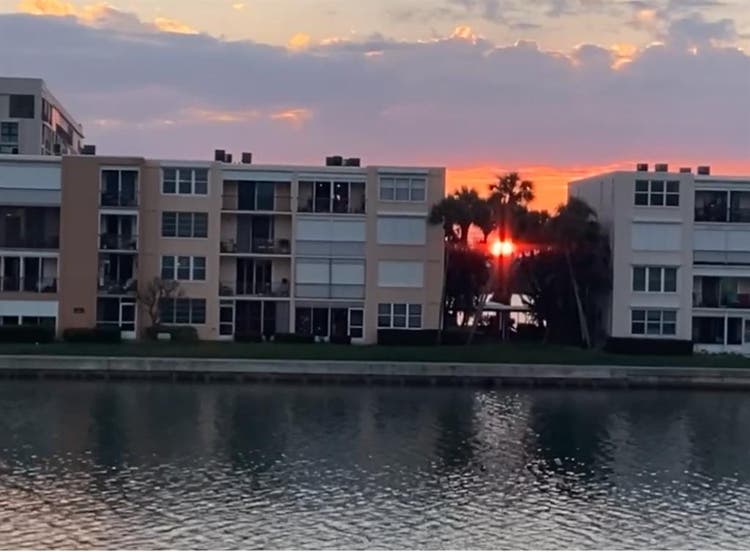 Luxury 2nd floor Waterfront Condo!