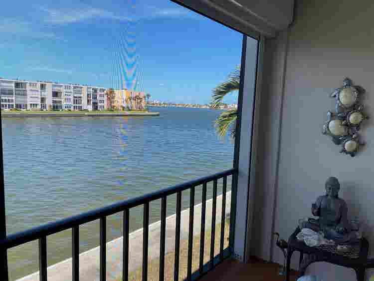 Luxury 2nd floor Waterfront Condo!