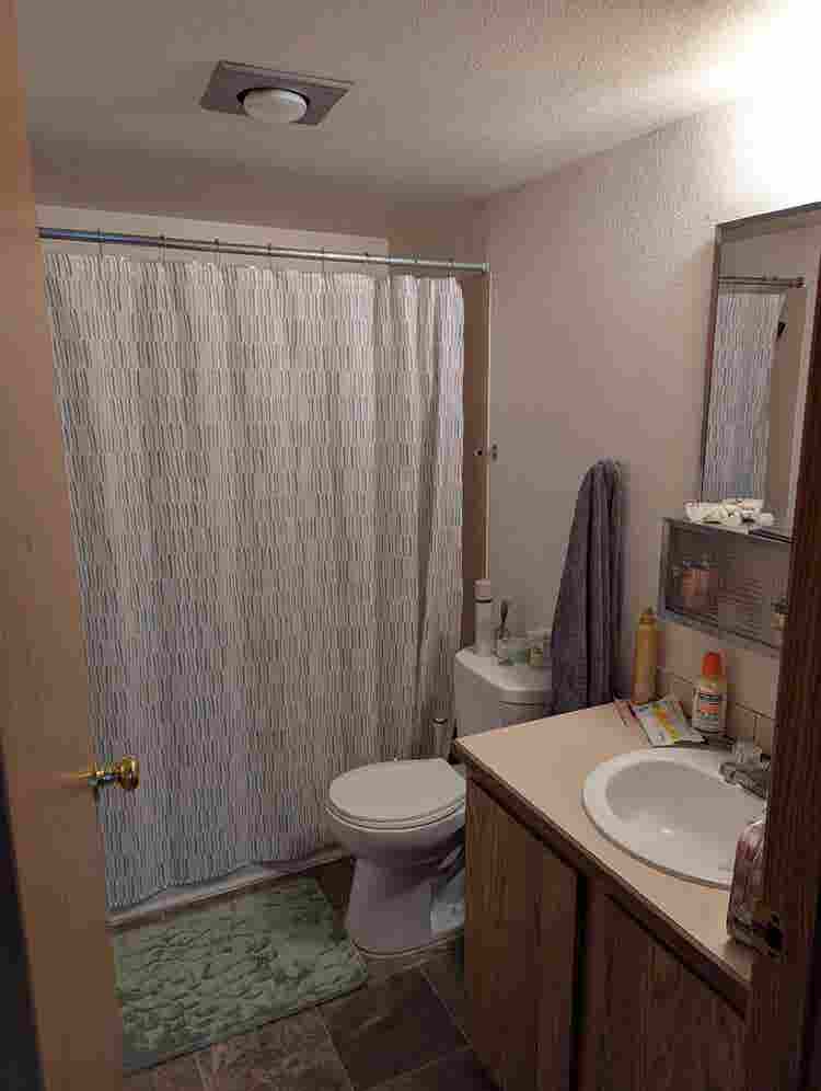 Private room & bathroom available