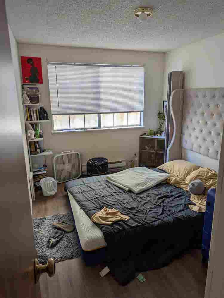 Private room & bathroom available