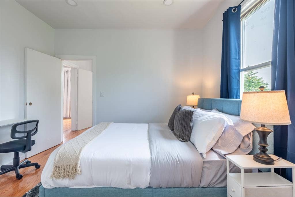 Private Bedroom in Safe Location
