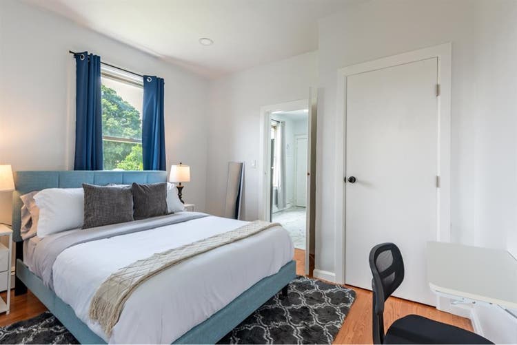 Private Bedroom in Safe Location